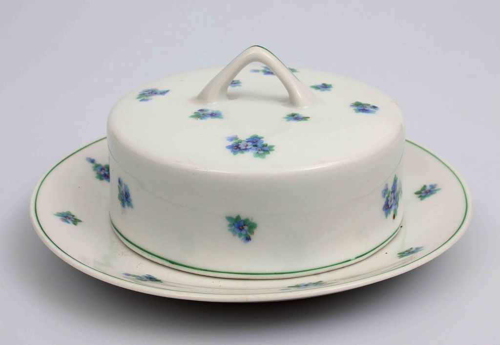 Porcelain butter dish with lid