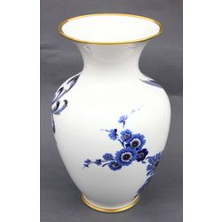 Porcelain vase 