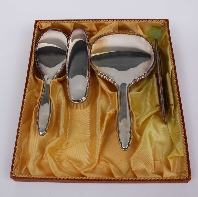 Silver boudoir set in original box - mirror, 2 clothes brushes, comb