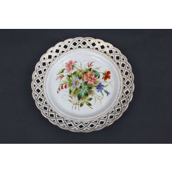 Porcelain plate 