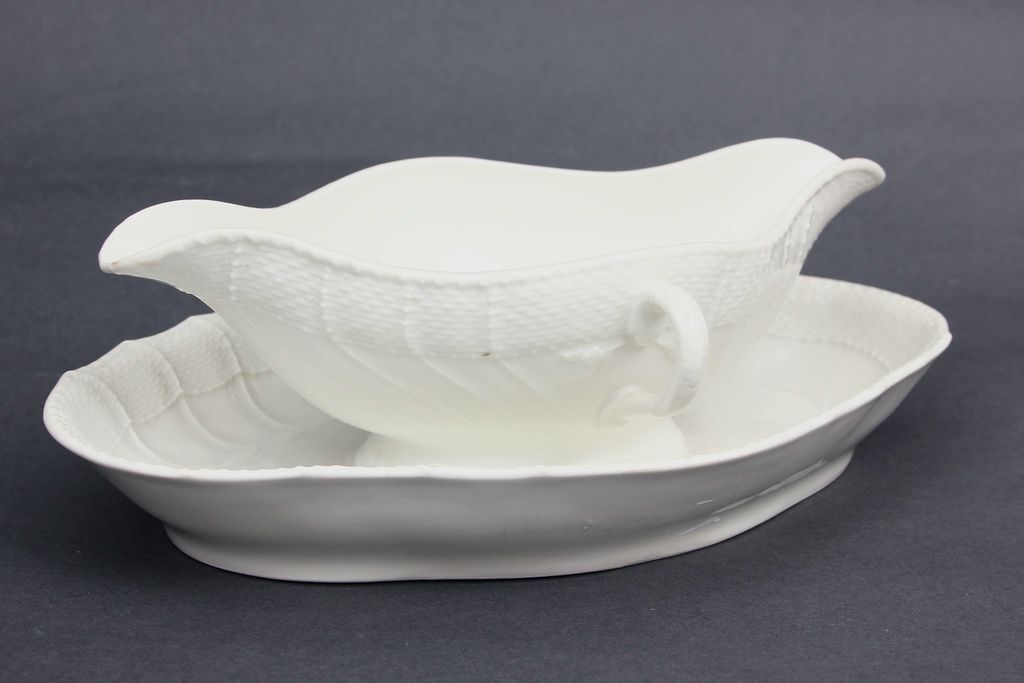 Porcelain souce-boat