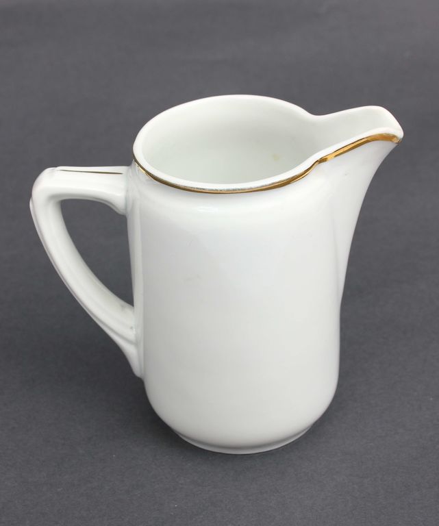 Porcelain utensil for cream