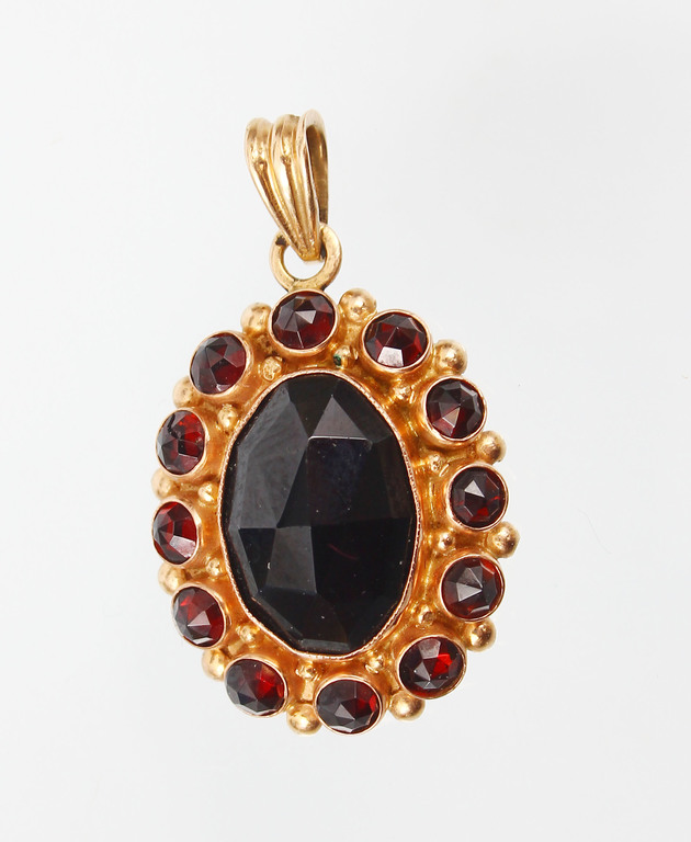 Gold pendant with garnets