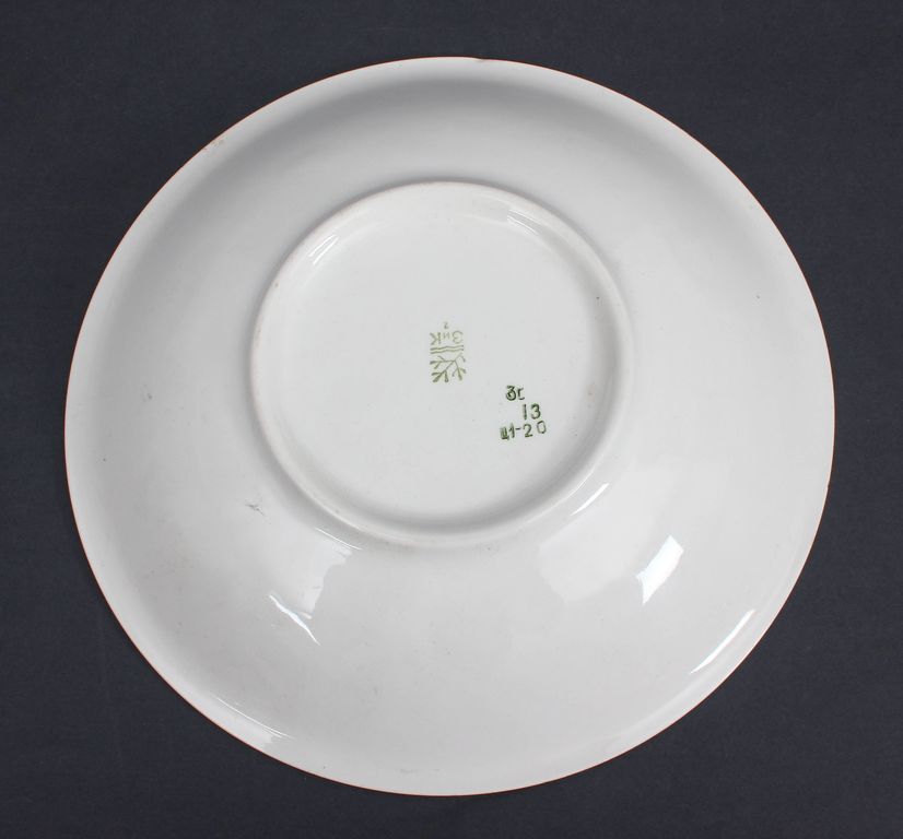 Porcelain plate