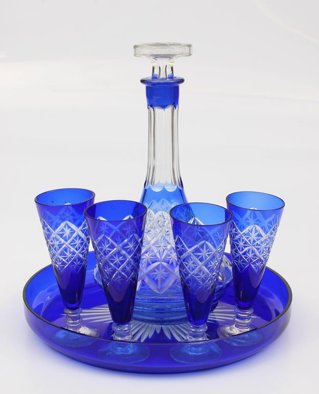 Krāsainā stikla komplekts - karafe, 4 glāzītes, šķīvis