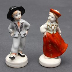 Pair of porcelain figures 