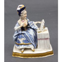 Porcelain figure 