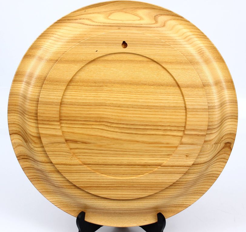 Decorative wooden plate with amber
