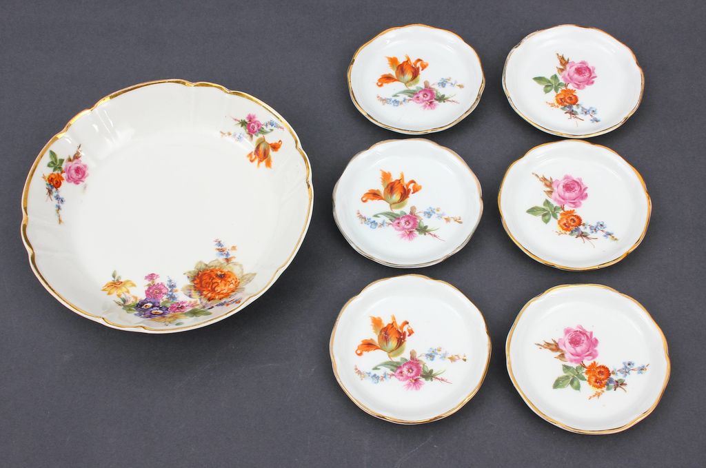 Porcelain utensil set - 6 small plates, 1 bowl 