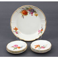 Porcelain utensil set - 6 small plates, 1 bowl 