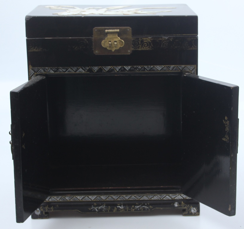 Ķīniešu lāde/kaste ar perlamutru