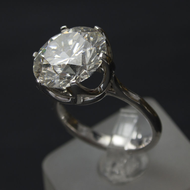 Золотое кольцо с бриллиантом 8.29 карат
