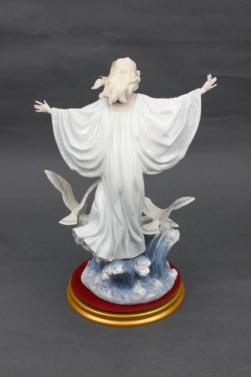 Porcelain figure 