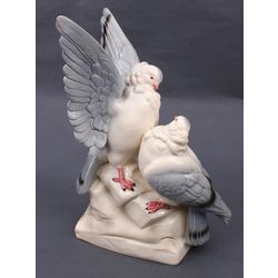 Porcelain figurine of a bird