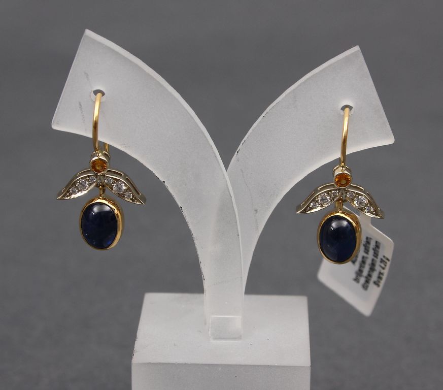Earrings with sapphires and diamonds