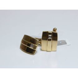 Gold cufflinks with brilliants