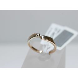 Gold ring with brilliant