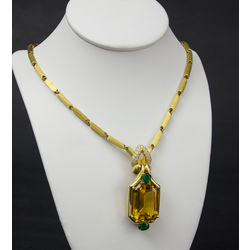 Ожерелье с 86 бриллиантов и 2 изумрудов и естественный положительный золотистый берилл