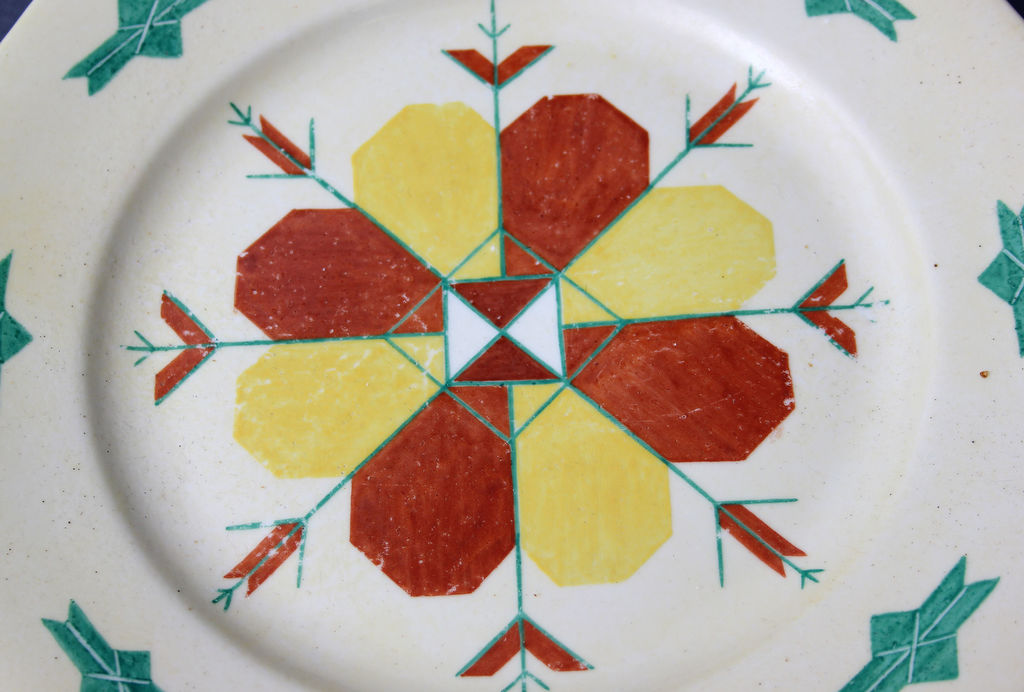 Декоративная фарфоровая тарелка