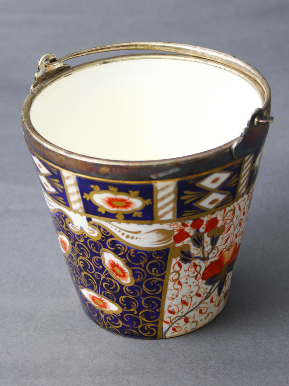 Porcelain bucket with metal finish