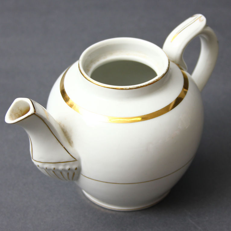 Porcelain pot without a lid