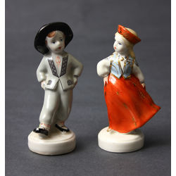 Pair of porcelain figures 