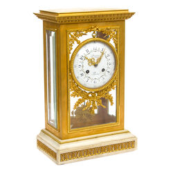 Francijā ražots zeltītas bronzas kamīna pulkstenis 
