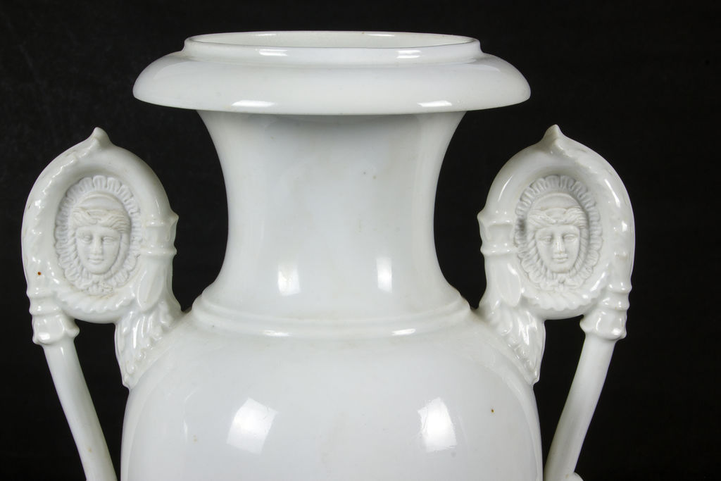 Фарфоровые вазы (2 шт.) в стилье Ампир 