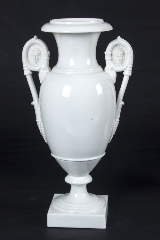 Фарфоровые вазы (2 шт.) в стилье Ампир 