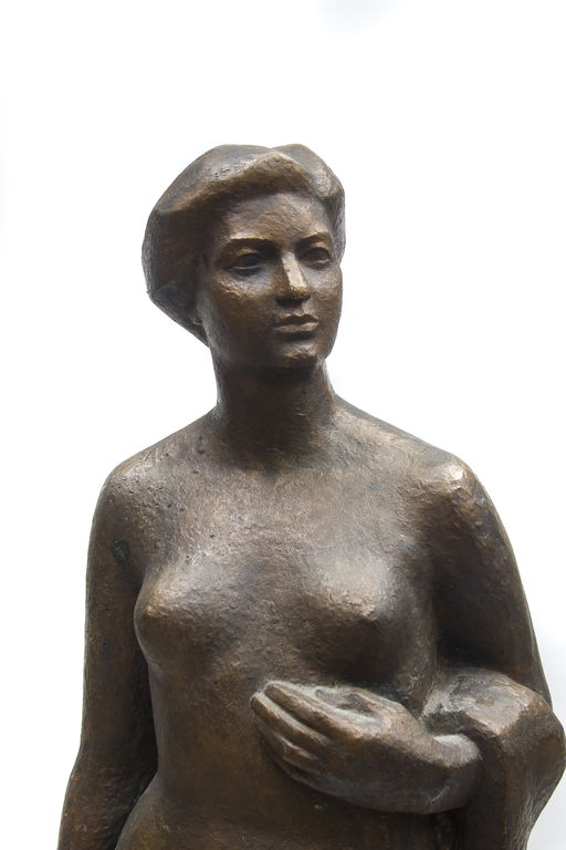 Bronze statue 