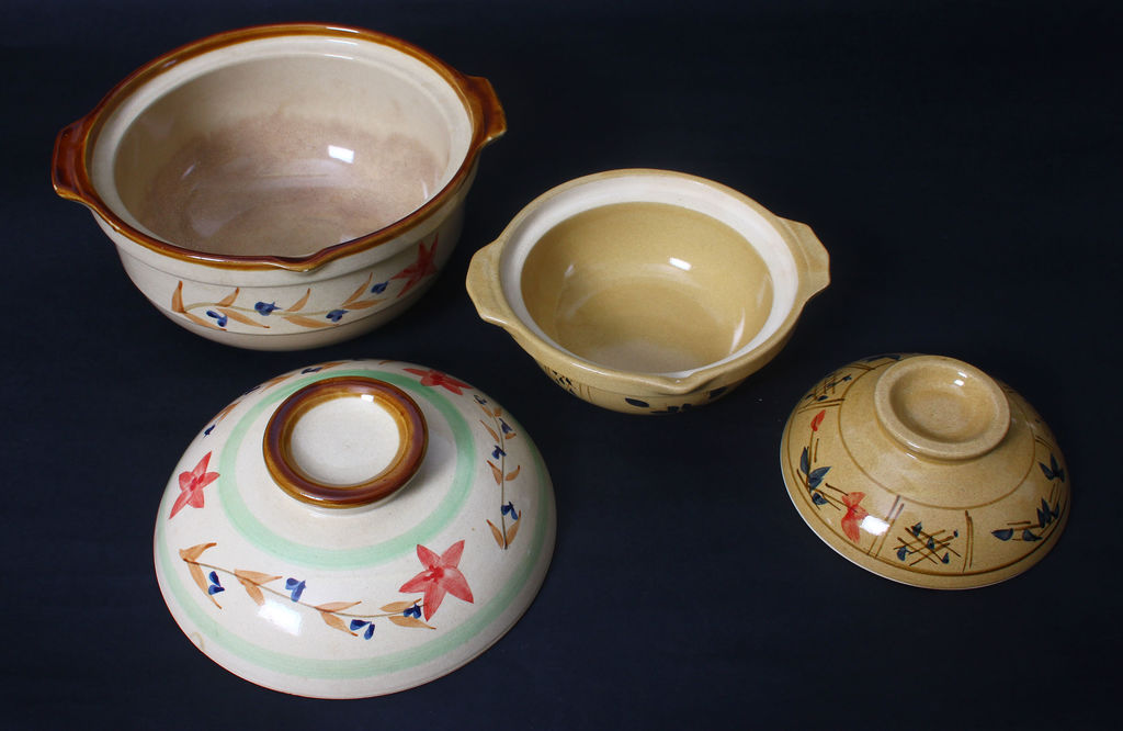 Faience utensils with lid 2 pcs.