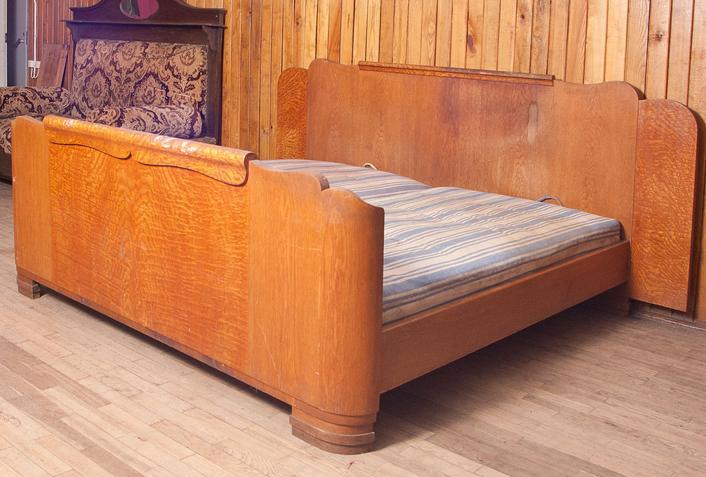 Кровать в стили Арт-деко