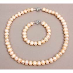 Pearl necklace and bracelet