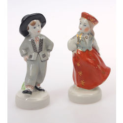 Pair of porcelain figures 