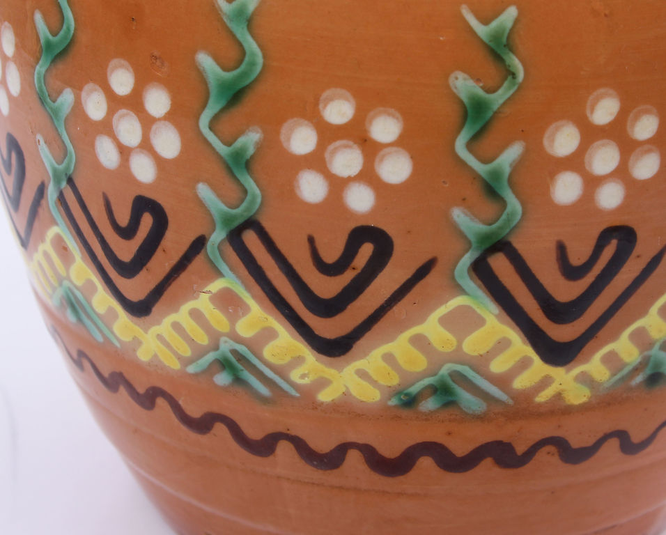 Keramikas krūka ar gleznojumu