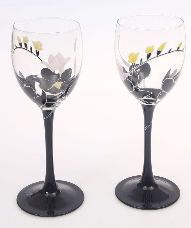 Two glass glasses