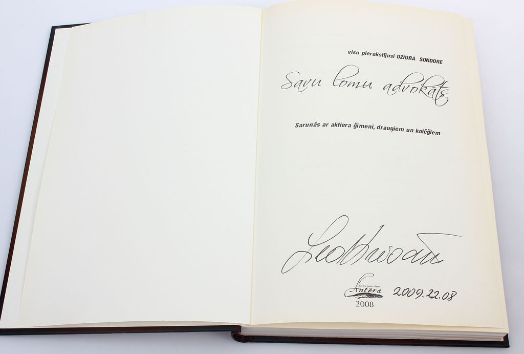 Savu lomu advokāts(grāmata par Leonu Krivānu), with the actor's autograph