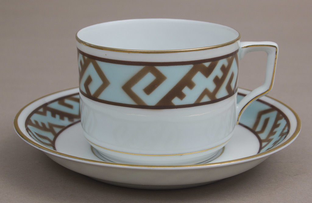 Porcelain cups with saucers (5 pcs)