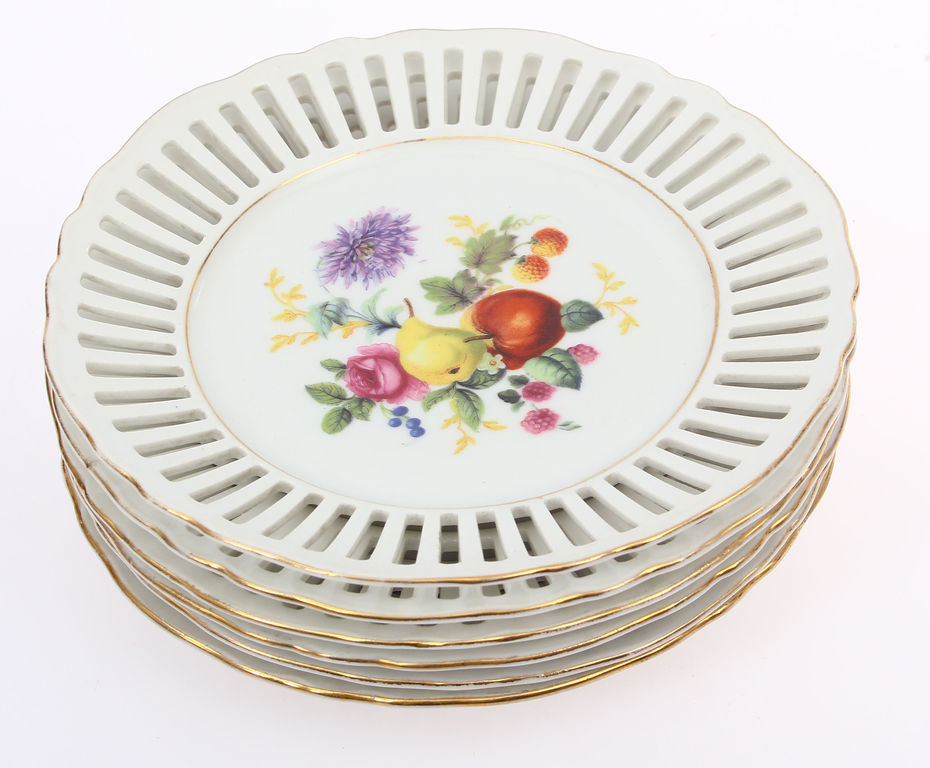 Porcelain plates 