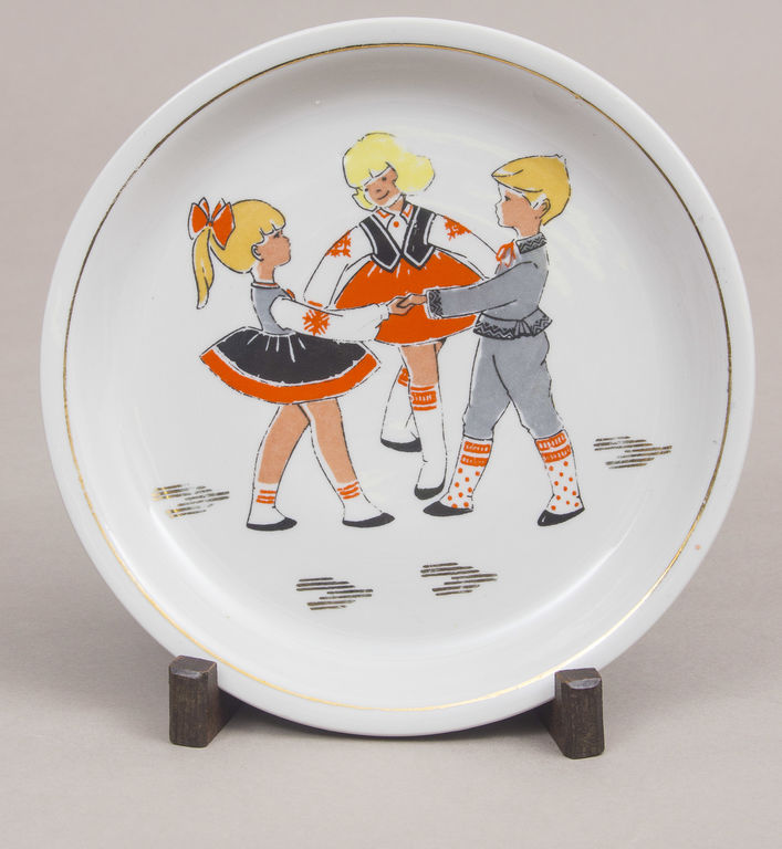 Porcelain plate 