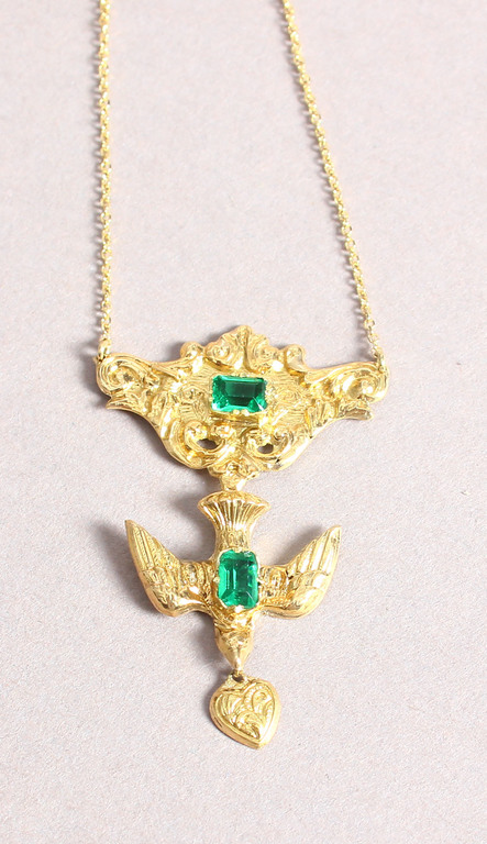 Gold necklace with pendant