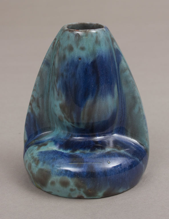 Керамическая ваза в стиле арт деко