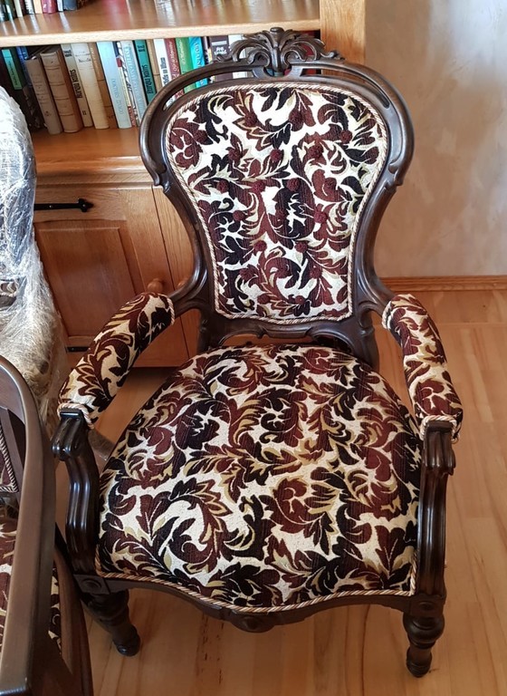 Divi krēsli no Jaungulbenes barona Volfa muižas (pils)