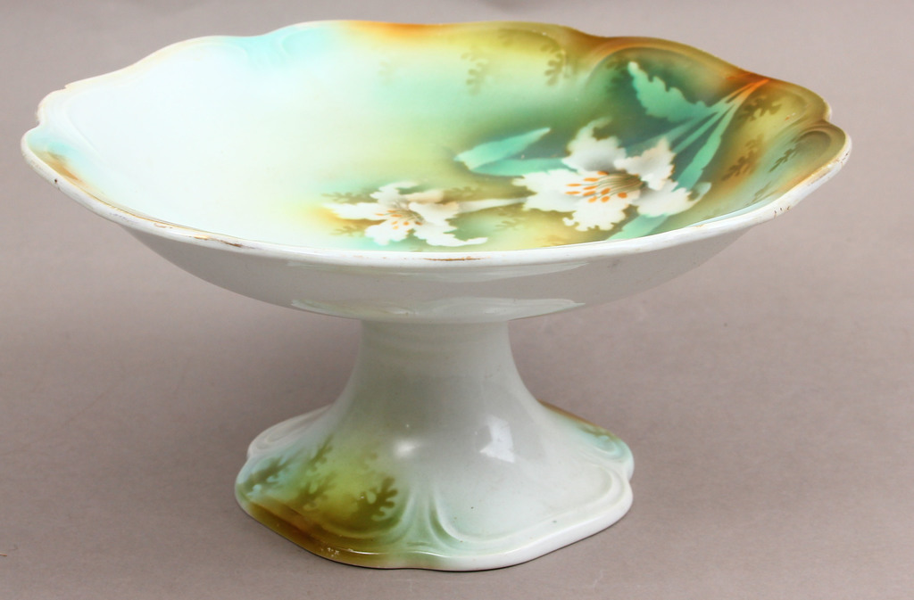 Porcelain fruit bowl