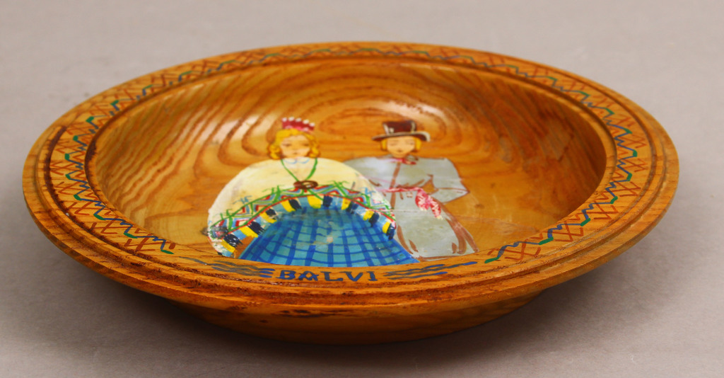 Wooden plate 