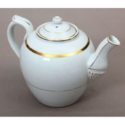 Porcelain tea pot