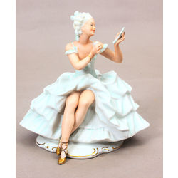 Porcelain figurine 