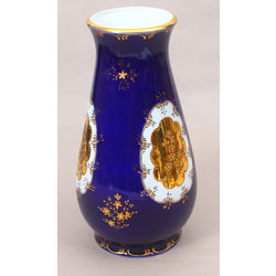 Porcelain vase with guilding