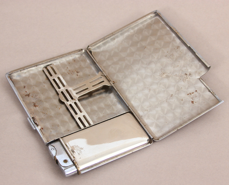 Metal cigarette case with integrated lighter, patent number  