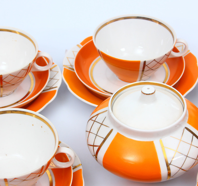 Porcelāna tējas servīze 6 personām(nepilna - bez kannas un piena kanniņas)
